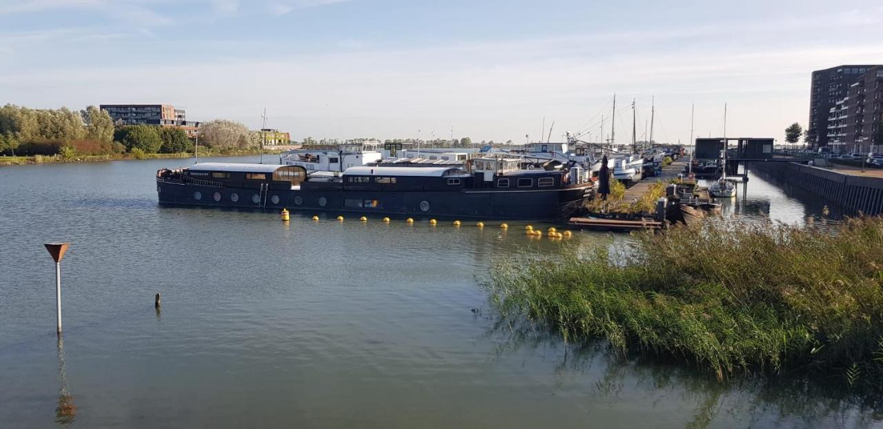 Diemerbrug Wheelhouse Euphrate Houseboat B&B 외부 사진