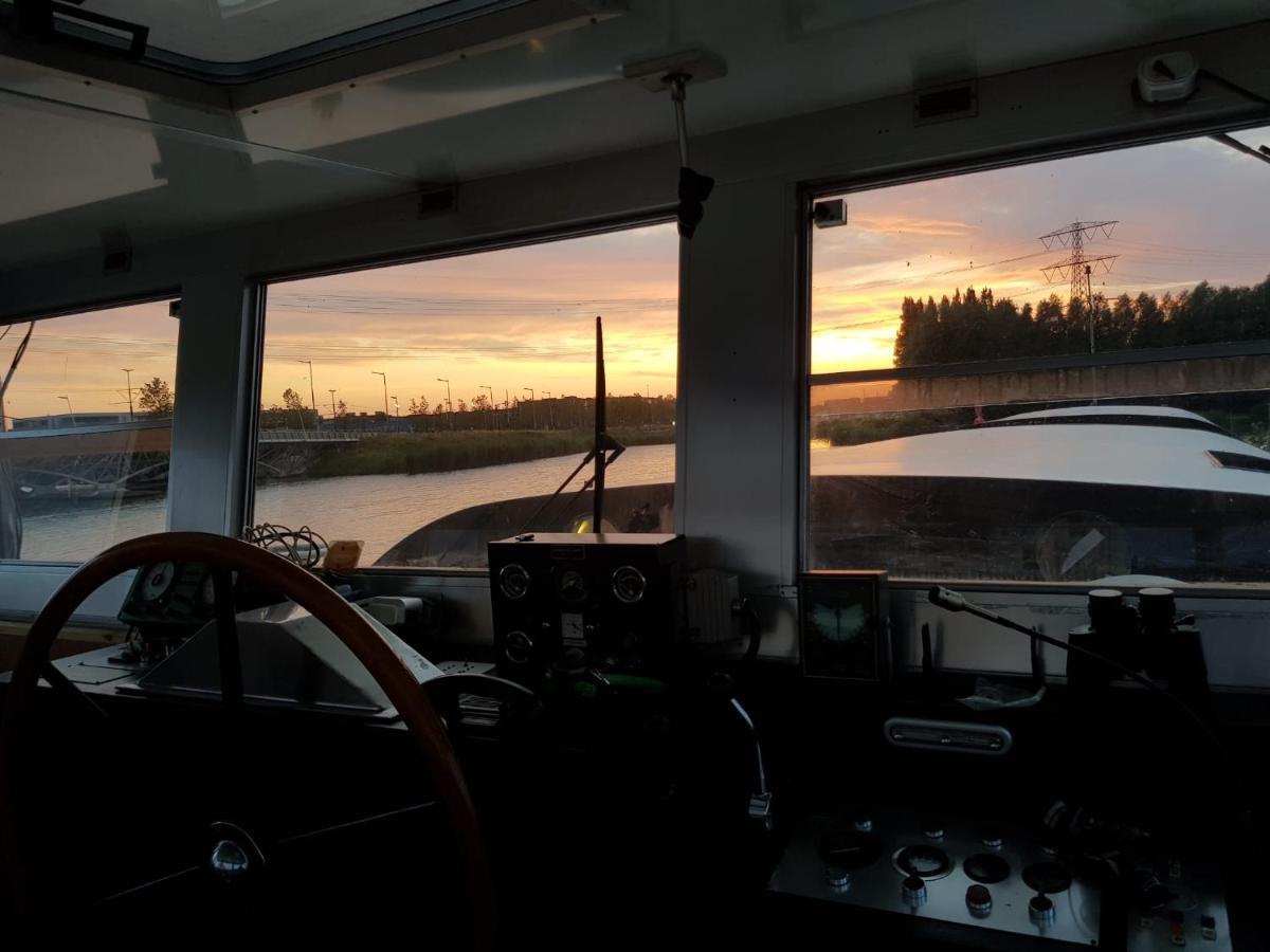 Diemerbrug Wheelhouse Euphrate Houseboat B&B 외부 사진