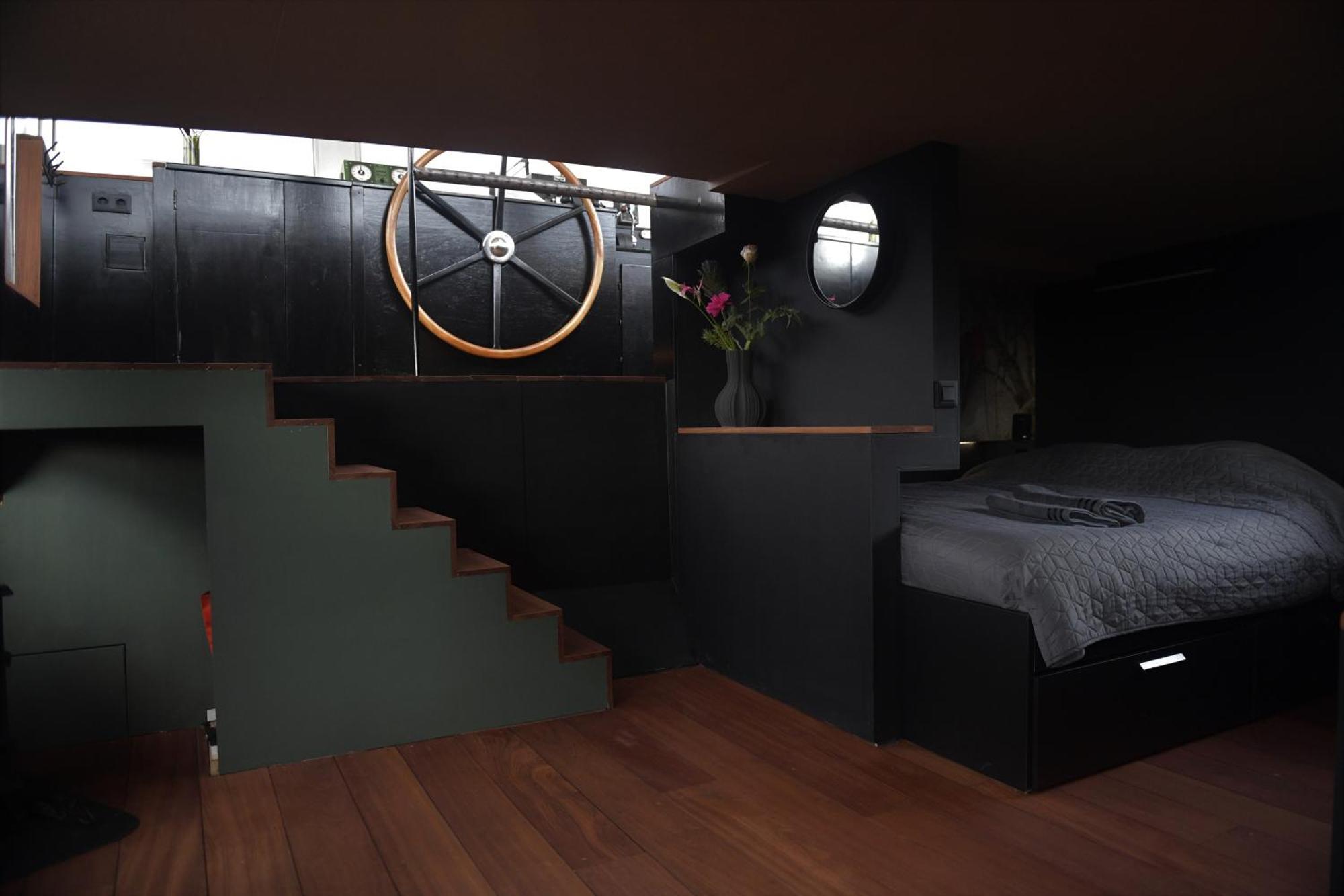 Diemerbrug Wheelhouse Euphrate Houseboat B&B 외부 사진