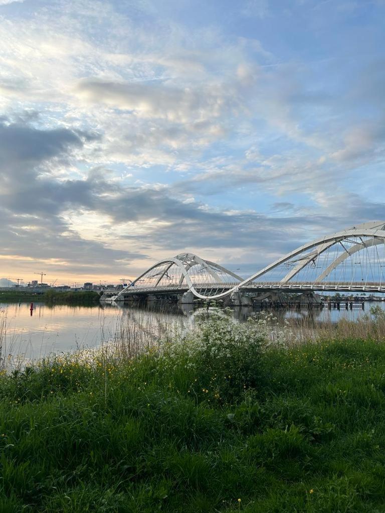 Diemerbrug Wheelhouse Euphrate Houseboat B&B 외부 사진